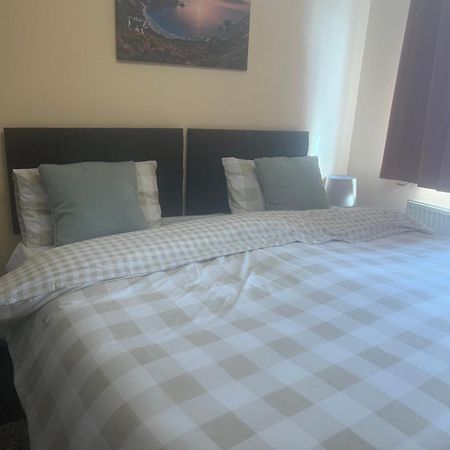 Basildon Essex Modern 3 Bed House For 7 Guests Free Parking And Wifi Διαμέρισμα Nevendon Εξωτερικό φωτογραφία