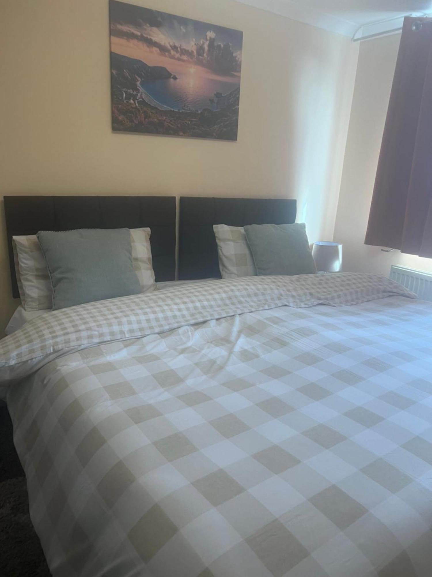 Basildon Essex Modern 3 Bed House For 7 Guests Free Parking And Wifi Διαμέρισμα Nevendon Εξωτερικό φωτογραφία